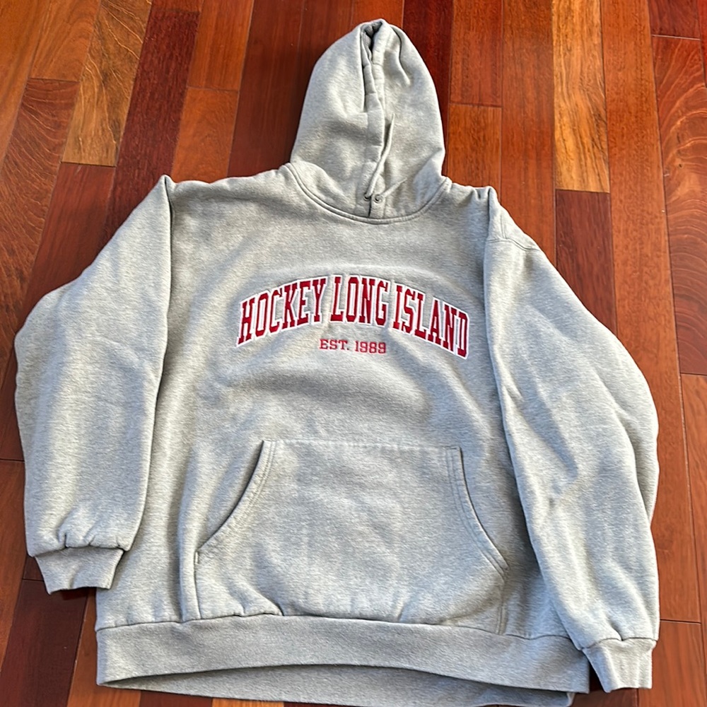 Men’s Hockey Long Island sweatshirt. Size XL. Like brand new. Fully lined.